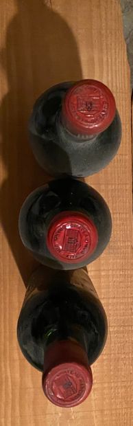 null 3 bouteilles Château MARGAUX - 1er Gcc Margaux 1964 Etiquettes légèrement tachées....