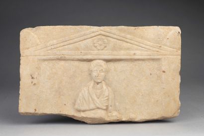 null Element of marble funerary monument representing a character in an architecture...