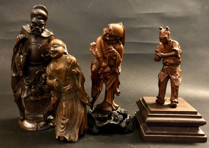 Quatre statuettes en bambou, représentant...