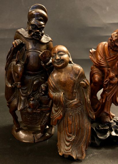 null Quatre statuettes en bambou, représentant Li Tieguai, un enfant et deux immortels...