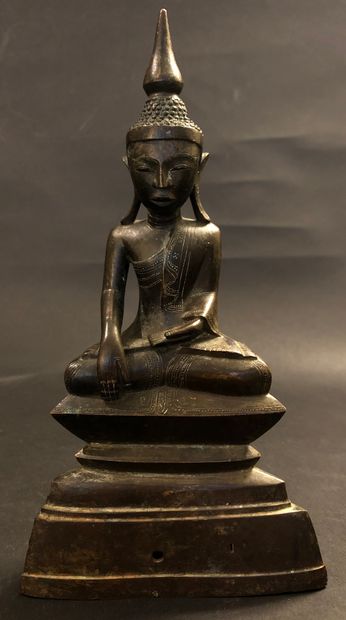 Sujet en bronze, représentant le Bouddha...