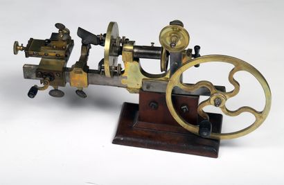 null Fixed chisel lathe on mahogany stand, with carriage holder. To be restored....