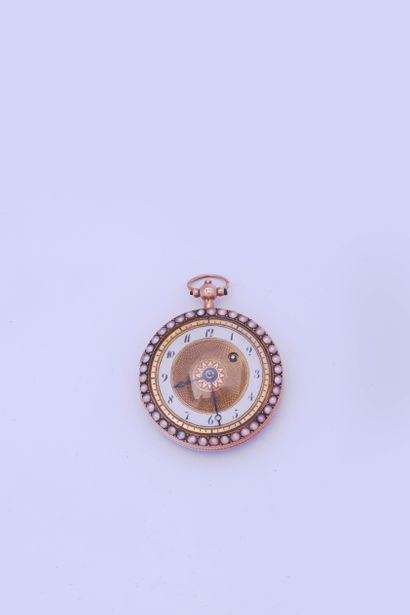 null Gold verge watch signed 'Giteau à Paris N° 70', circa 1820.

Dial with guilloche...