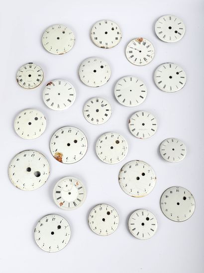  Environ quarante cadrans de montre en émail blanc, la plupart du XIXème siècle,...