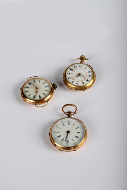 null Trois montres de col en or gravées sur le fond dont une à 24 heures, une avec...