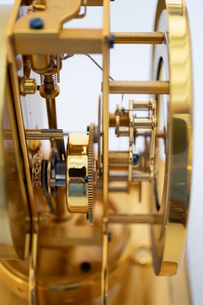 null Mantel clock 'Atmos' signed 'Atmos Jaeger-Le Coultre', circa 1975. 

Gilded...