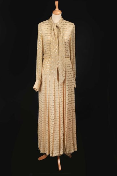 null Pierre BALMAIN Prêt à Porter

Robe en crêpe beige lamé or, col à lavallière...