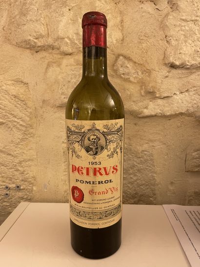 1 bouteille PETRUS - Pomerol 1953 (Capsule...