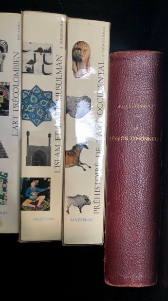 null Dans une caisse : 9 volumes des Editions MAZENOD : 

- L'art en Inde 

- L'art...