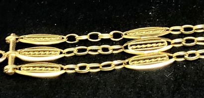 null Bracelet en or jaune 18K composé de " rangs de maillons aletrnés. 

L. ouvert:...