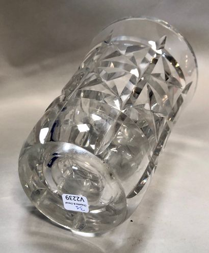 null VERRERIE

SAINT-LOUIS 

Vase tronconique en cristal gravé 

Marqué 

H. : 25...
