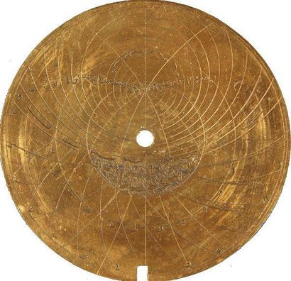 null ASTROLABE PERSAN en laiton doré, signé en haut du demi-cercle supérieur du dos,...