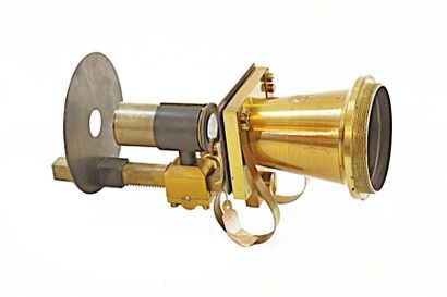 null PARTIE OPTIQUE d'un appareil de projection, France, XIXe siècle.