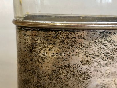 null Flacon à alcool en verre gravé et métal argenté anglais

Marqué THRONHILL

H./...