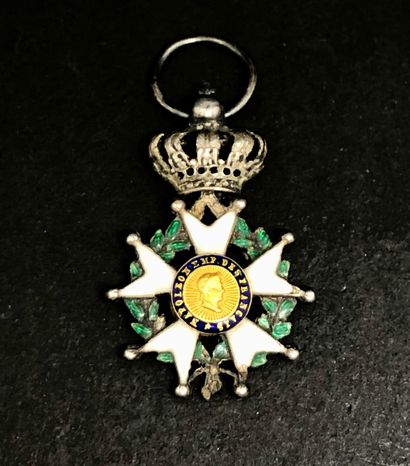 null Une Légion Honneur miniature en argent émaillée, surmontée d'une couronne i...