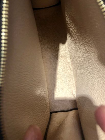 null Louis VUITTON, Paris

Pochette toilette (19 cm)

Très bel état