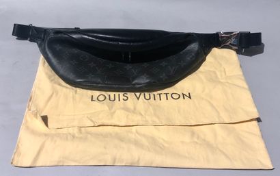 null Louis VUITTON, Paris

Sac ceinture "banane" DISCOVERY noir PM (44)

Infimes...