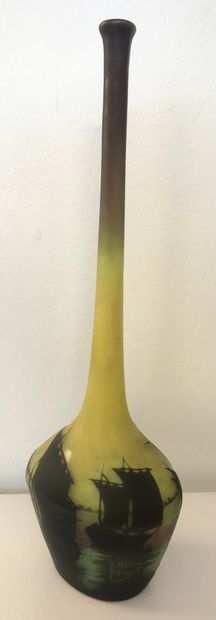 null DAUM Nancy

Vase à long col en verre multicouche dans les tons jaune, vert,...