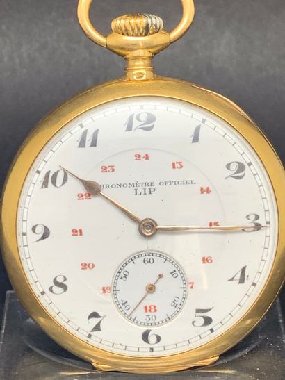  LIP n°21943 
Chronomètre, cadran signé, boîtier et cache-poussière en or jaune 18K...