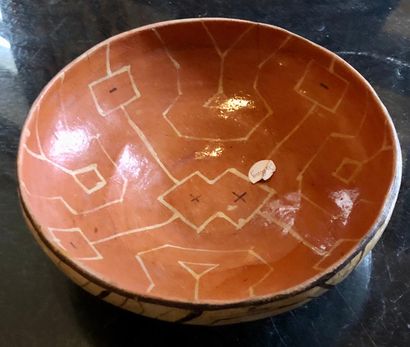 null Coupe en céramique à décor géométrique 

Indien SHIPIBO, Amazonie, XXème siècle...
