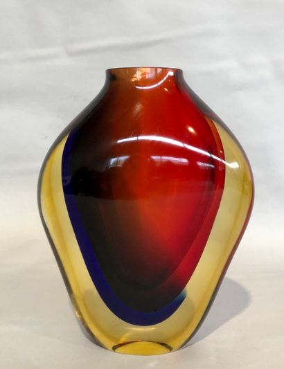 null VERRERIE

Vase en verre "Sommerso" à panse plate dans les tons rouge orangé.

Murano,...