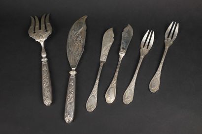 null Set of 13 fish cutlery with their two serving pieces 

Silver Minerve 1st title...