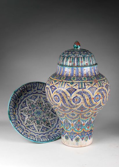 null Jarre Khabbya en faïence du Maroc

2ème moitié du XIXème siècle

Riche décor...