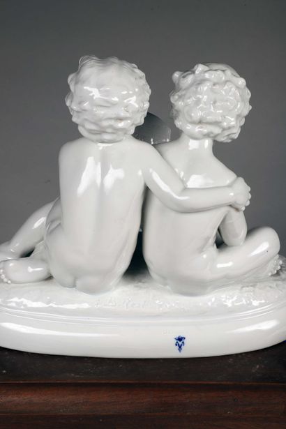 null Groupe en porcelaine blanche de Capodimonte

Deux amours musiciens, l’un chantant,...