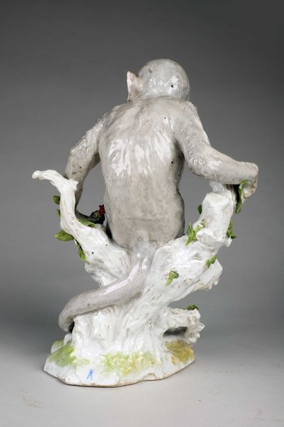 null 
Statuette en porcelaine polychrome de Samson

Singe assis sur une souche tenant...