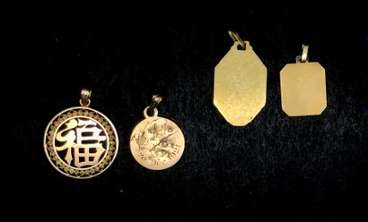null RELIGION

Lot de 3 médailles religieuses formant pendentifs, en or jaune 18K...