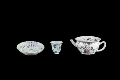  Lot de trois porcelaines comprenant un sorbet, une coupe avec marque Daoguang apocryphe...