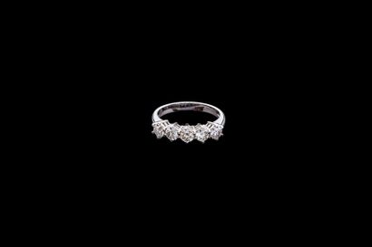 null Half wedding band in 18K (750°/00) white gold set with five round brilliant-cut...