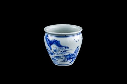  Petite vasque en porcelaine et émaux bleu blanc, à décor de musicienne et danseuse...