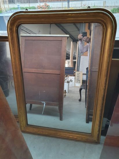 null Grand miroir cintré en bois mouluré et stuc doré

142 x 102 cm"