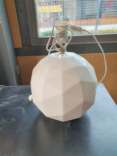 null Pied de lampe faceté en céramique emaillée blanche