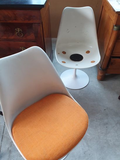 null Eero SAARINEN - Eidtion KNOLL International

Paire de chaises ""Tulip"" , modèle...