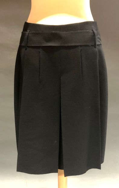 null Ensemble de jupes et pantalon : une jupe en maille noire Diane von Furstenberg,...