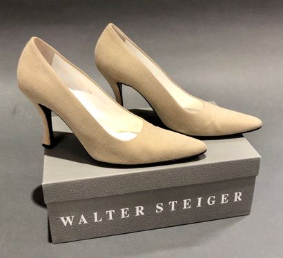 null Walter Steiger

Paire d'escarpins en toile beige, T.38, boîte (quelques traces...