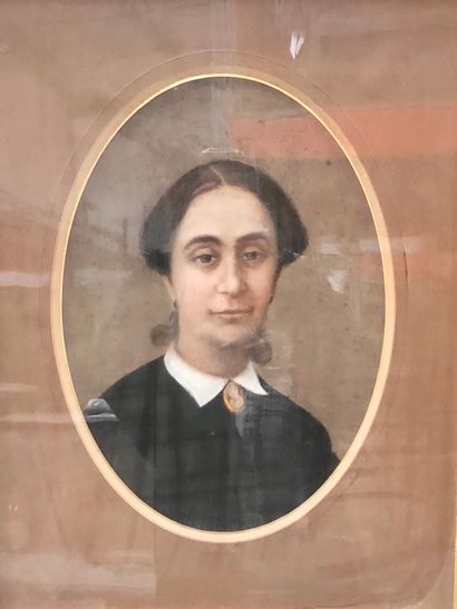 null Ecole du XIXème siècle 

Portrait de femme au camée

Pastel sur papier 

Dans...