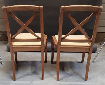 null Paire de petites chaises en bois naturel de style Charles X

Dossier à croisillons

Assises...