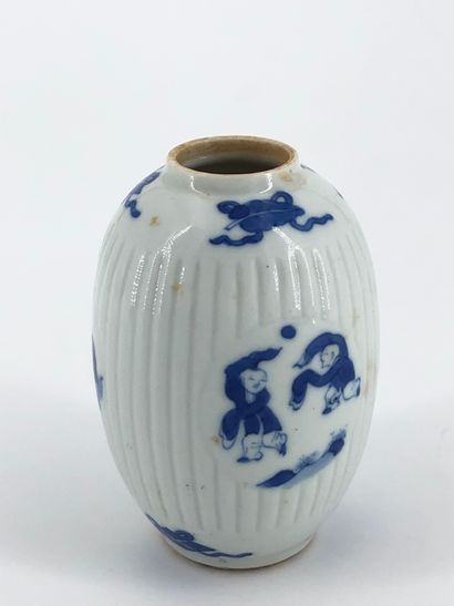 null Small ovoid vase in blue-white porcelain decorated with children

China, 19th...