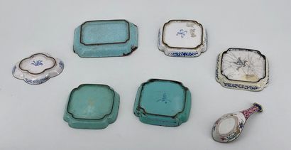 null Lot including four sorbets, a spoon and six enamel on copper dishes, decorated...
