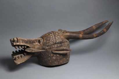 null Senufo fire-spitting helmet, Ivory Coast

Wood with brown patina, pigments,...