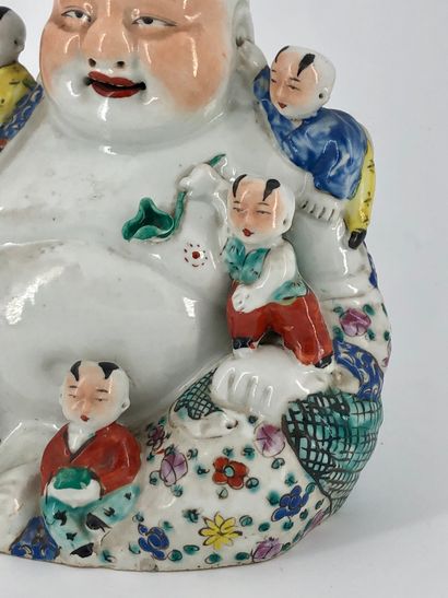 null Chine, XXe siècle,



Bouddhai aux cinq enfants, en porcelaine et émaux de la...
