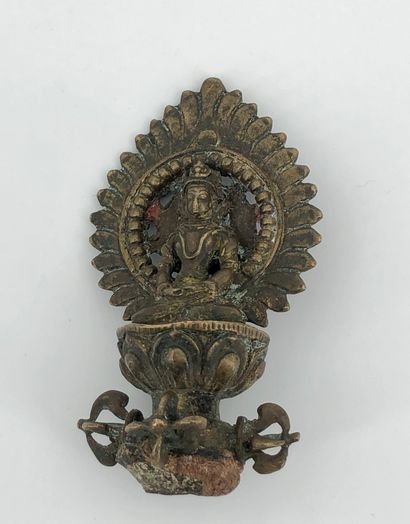 Elément en bronze, représentant un bodhisattva...