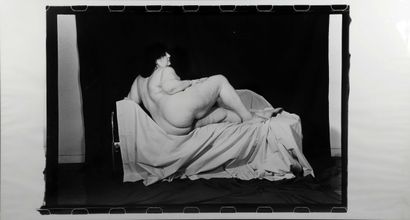 null Ariane LOPEZ- HUICI (1945) 

Odalisque 

Photographie en noir et blanc signée...