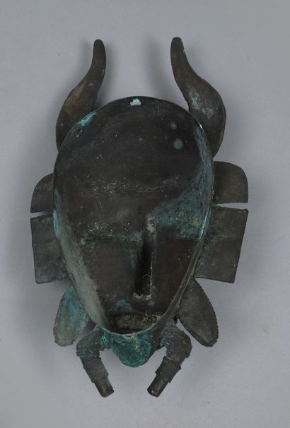 null Senufo kpelie mask, Ivory Coast

Copper alloy 

H. 34 cm



Anthropozoomorphic...