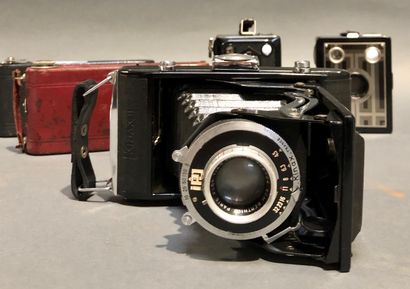 null Set of five miscellaneous cameras: SIVA bellows camera with Hermagis Paris Anastigmat...