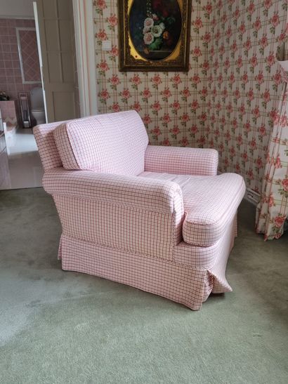 null Paire de larges fauteuils de confort en mousse garnis de tissus rose "Vichy"...