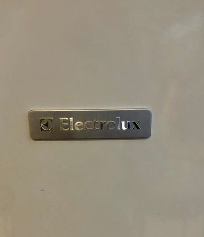 null ELECTROMENAGER 

Un réfrigérateur avec bac congélateur ELECTROLUX